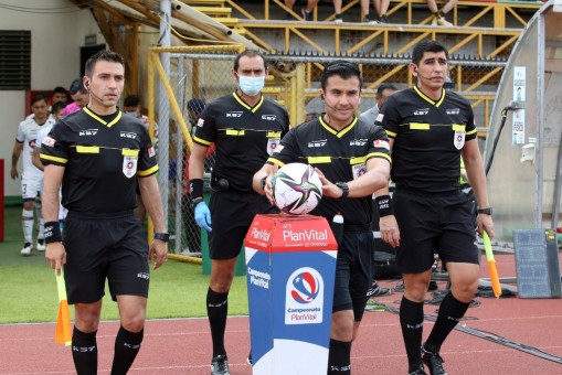 Los árbitros para la semana en el fútbol chileno