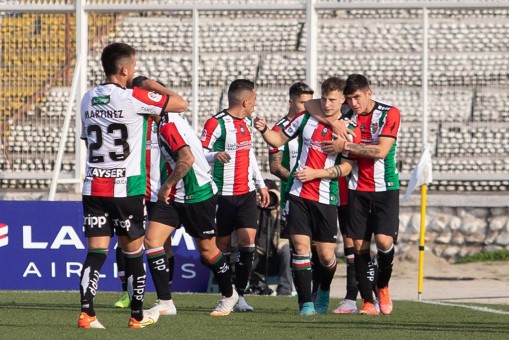 Palestino se quedó con el Clásico de Colonias