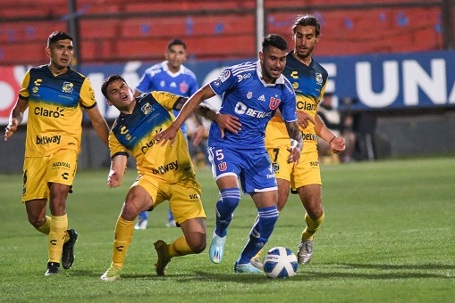 Universidad de Chile y Everton repartieron unidades