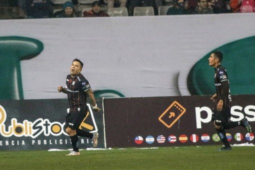 Álvaro Ramos vuelve a liderar la tabla de goleadores