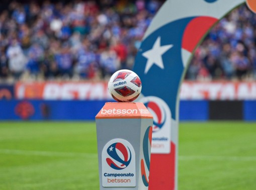 El fútbol chileno inicia un intenso mes de competencia