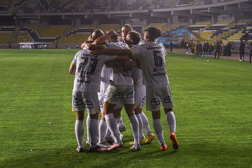 Everton logra una importante victoria sobre Coquimbo Unido