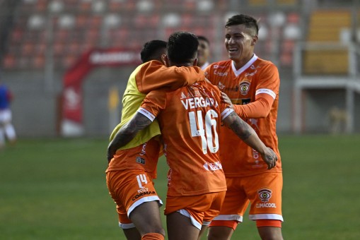 Cobreloa se hizo fuerte en casa contra el líder  