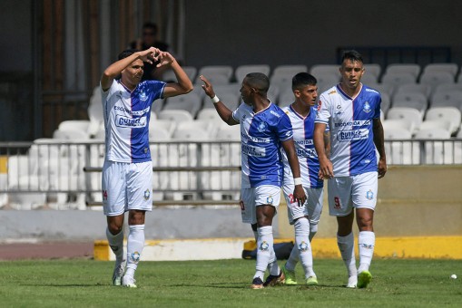 Antofagasta derrota a San Luis y escala al liderato 