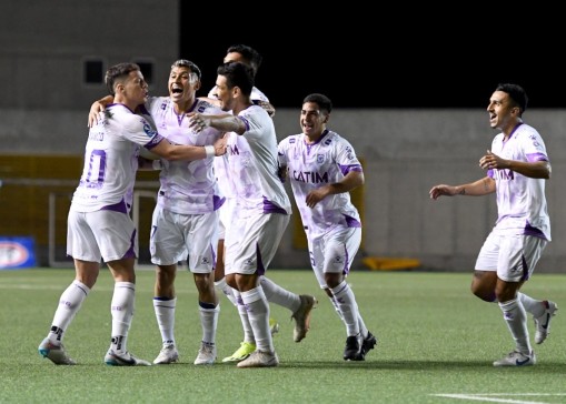 Tres equipos acechan al líder Melipilla