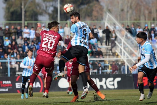 Joaquín Larrivey estrecha la lucha por ser el goleador