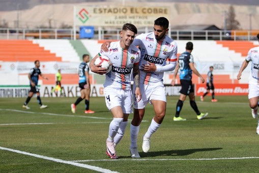 Cobresal celebró frente a Deportes Iquique