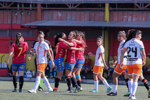 Triplete de Valentina Montenegro en la goleada de Unión Española